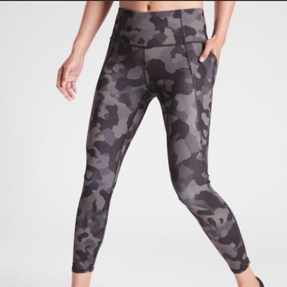ATHLETA LIGHTNING CAMO 7/8 SUPERSONIC LEGGINGS BLACK/GRAY SIZE M - Picture 1 of 9